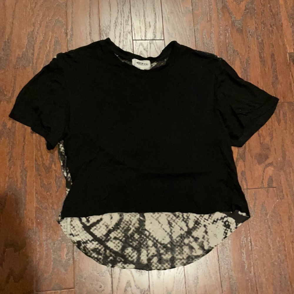 Black tee w chiffon back